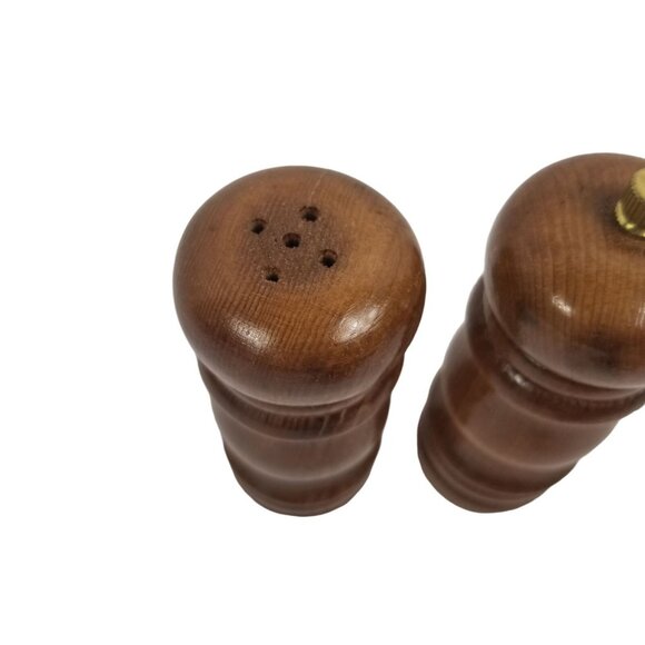 Wooden Salt & Pepper Grinder Set With Handcrafted Design 4 Inches Tall Durable - Picture 8 of 9